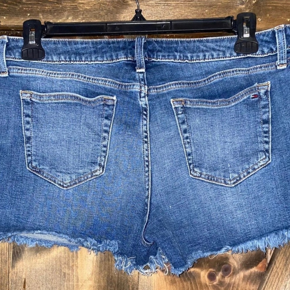 Women’s Tommy Hilfiger Denjm Cut Off Shorts, size 10 - Picture 2 of 6
